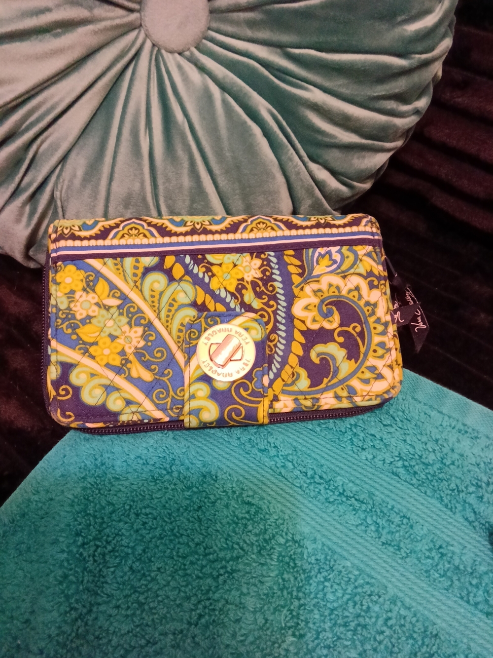 Vera Bradley Rhythm & Blues Paisley Floral Turnlock/ Zip Clutch Wallet